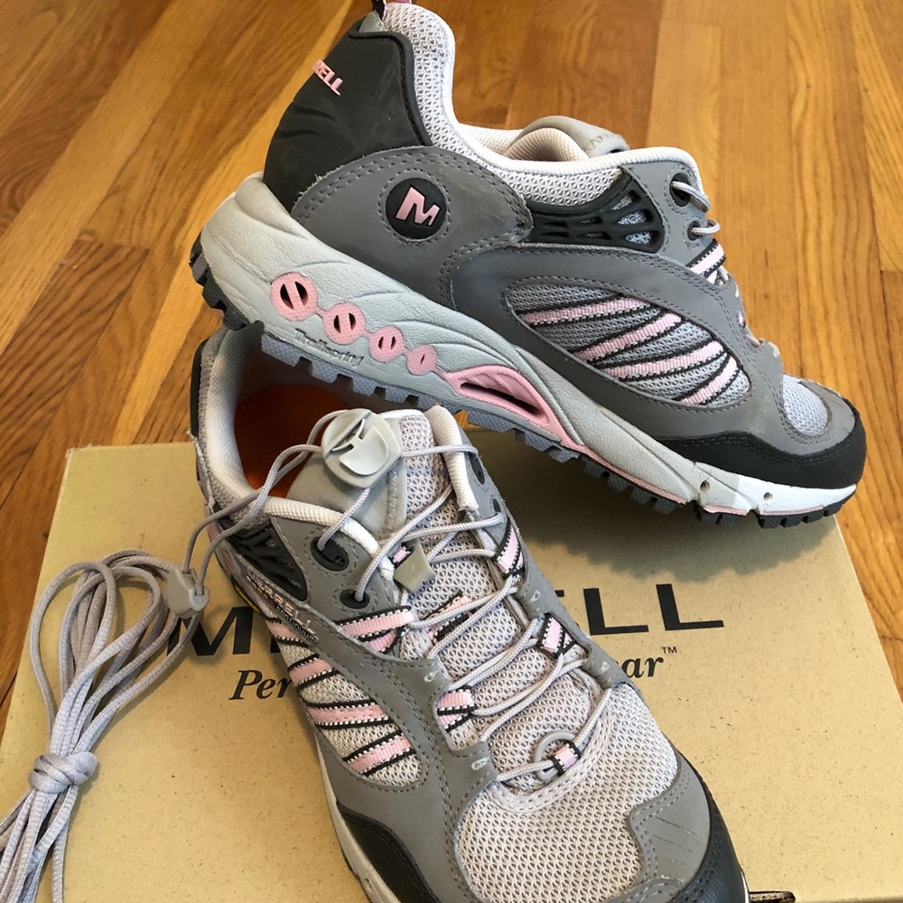 MERRELL-Cruise Control Women’s trail shoe, Sz 8.5